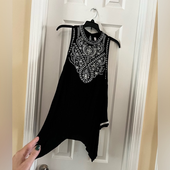 Xhilaration Embroidered Cold Shoulder Fishtail Black crinkled Gauze Tunic. - Picture 11 of 16